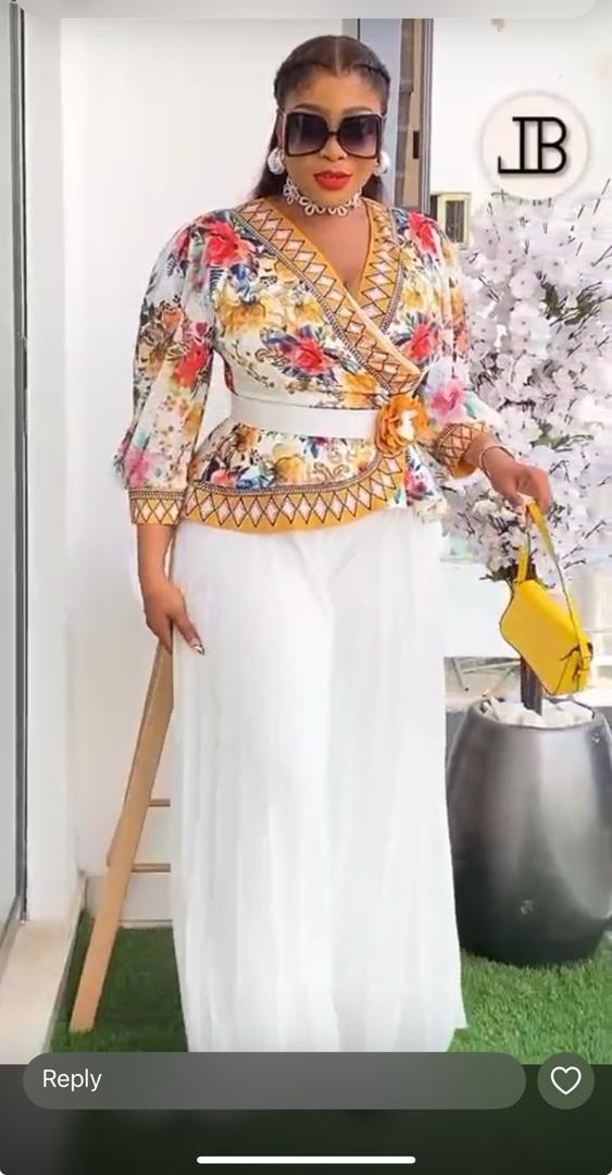 Lovely party wear. Two piece. Very stylish! Size 48. 50 available